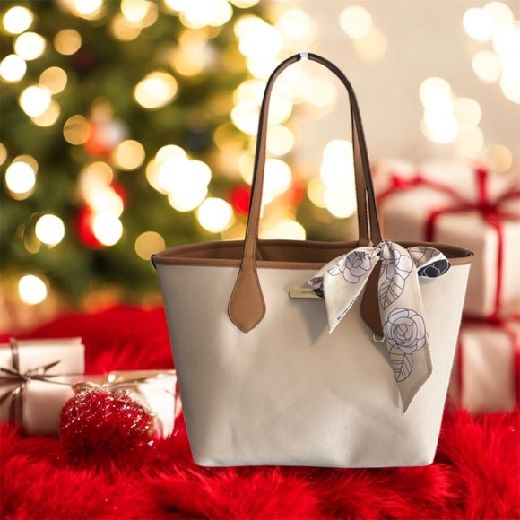 Michael Kors Handbags - Michael Kors Reversible Jet Set Saffiano Leather Tote, Pouch & charms w/bag NWOT